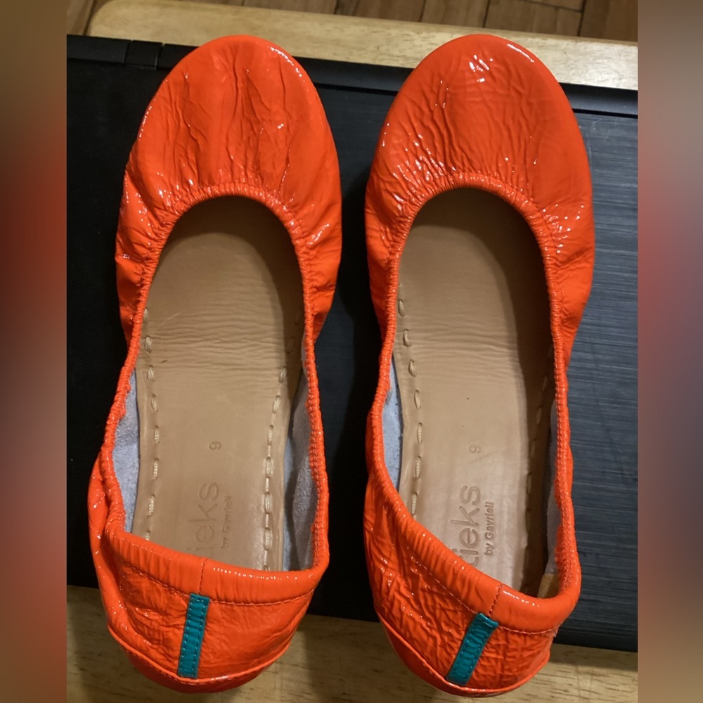 Outrageous Orange Tieks sz 9